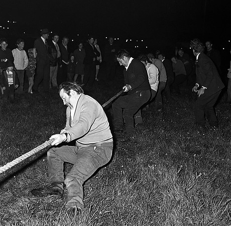 Rockchapel tug of war 70's (1)