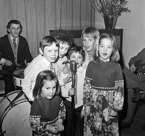 Pic at Tralee wedding 70's (1)