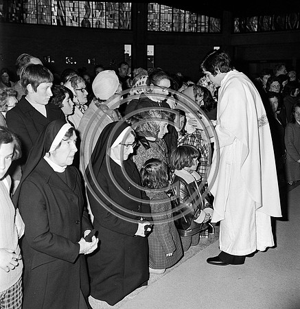 Fr Hannafin 1st mass 70's (1)