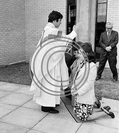 Fr Hannafin 1st mass 70's (4)