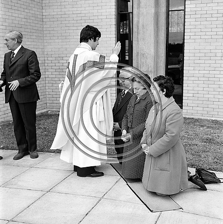 Fr Hannafin 1st mass 70's (7)