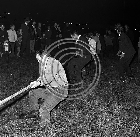 Rockchapel tug of war 70's (1)