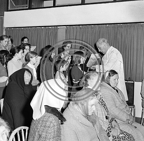 Fr Looney giving mass 70's Tralee (7)