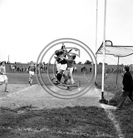Stacks v Mitchels 70's Football (1)