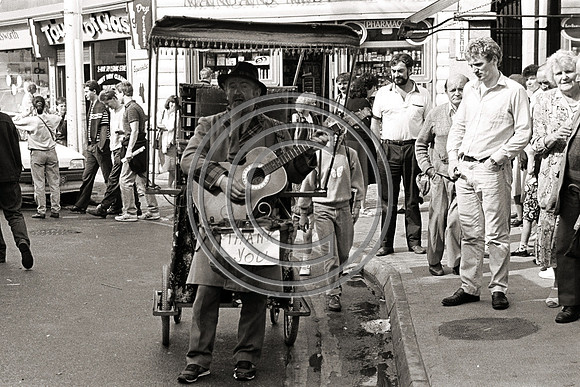 Dan the streetsinger 80's in Russell st (1)