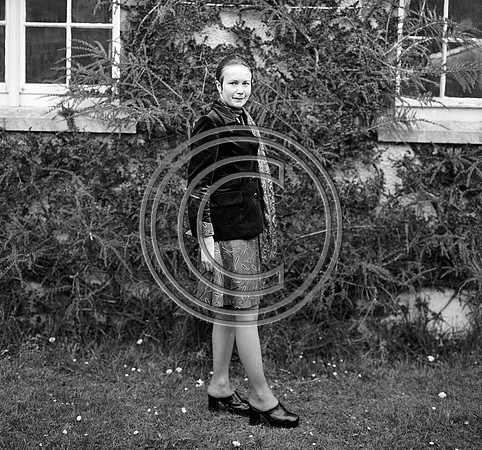 Killorglin lady portrait 70's (1)